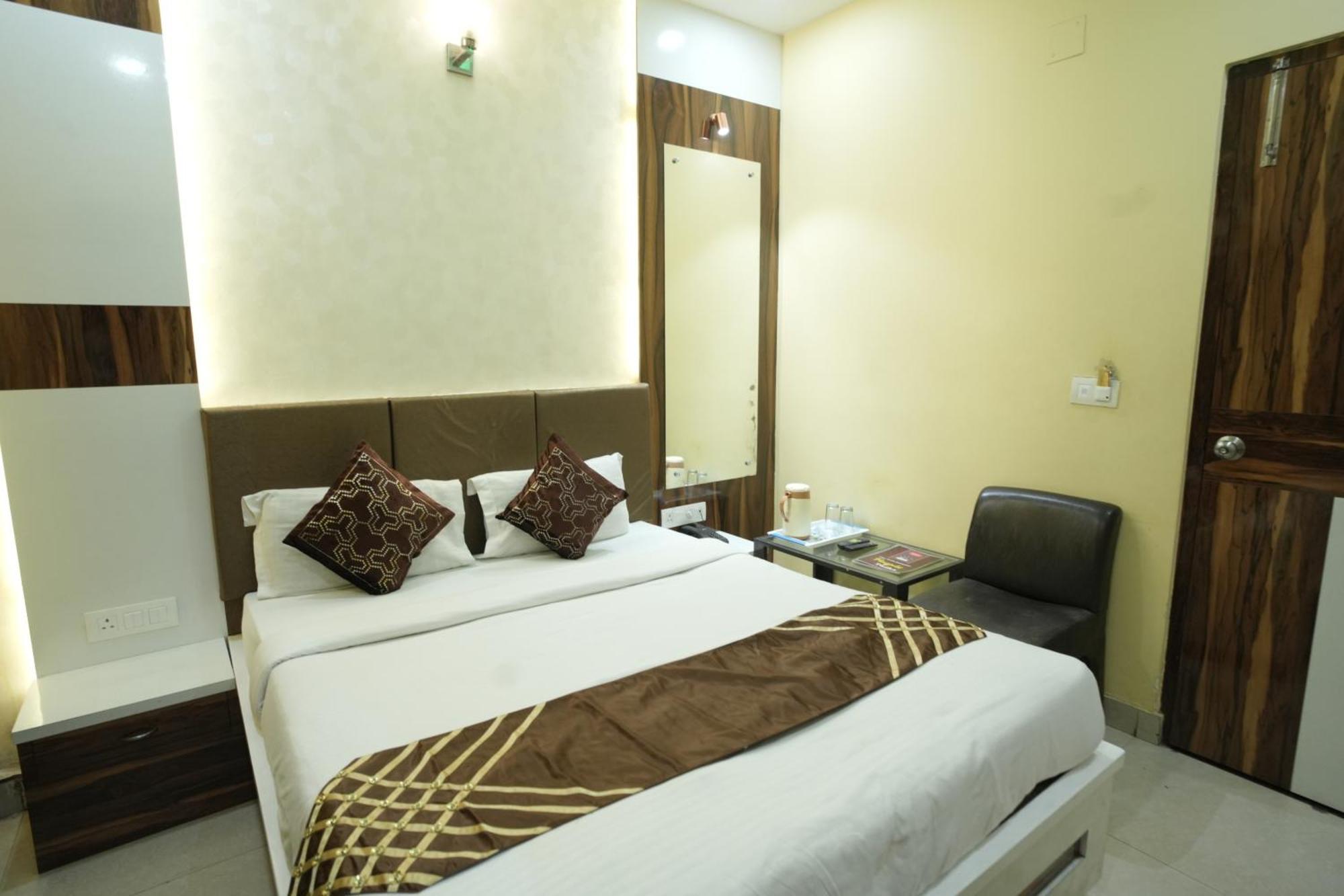 Hotel Rajkamal Near Varanasi Railway Station Exteriér fotografie