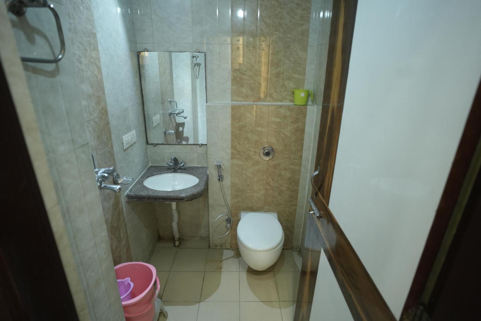 Hotel Rajkamal Near Varanasi Railway Station Exteriér fotografie