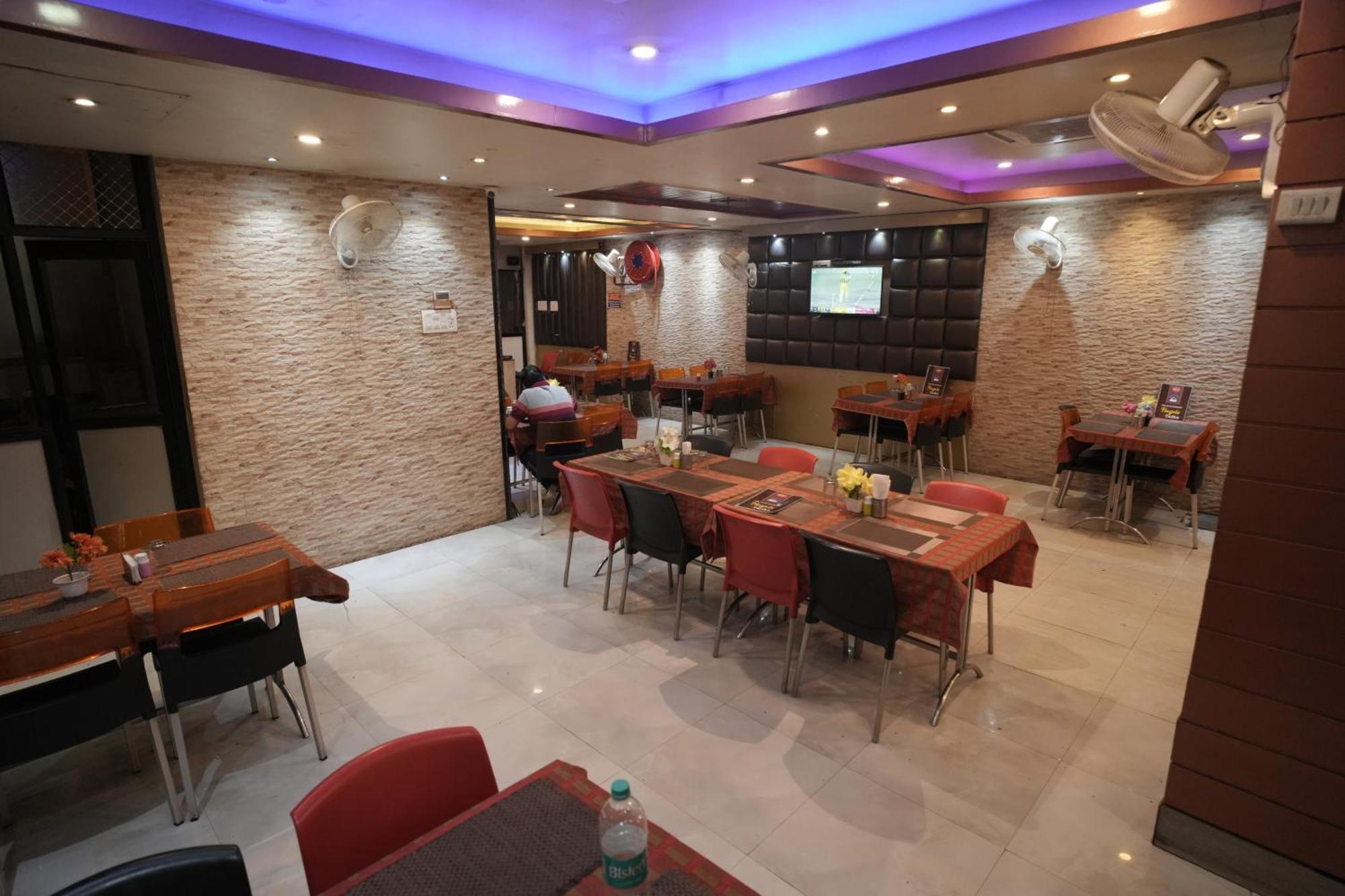 Hotel Rajkamal Near Varanasi Railway Station Exteriér fotografie