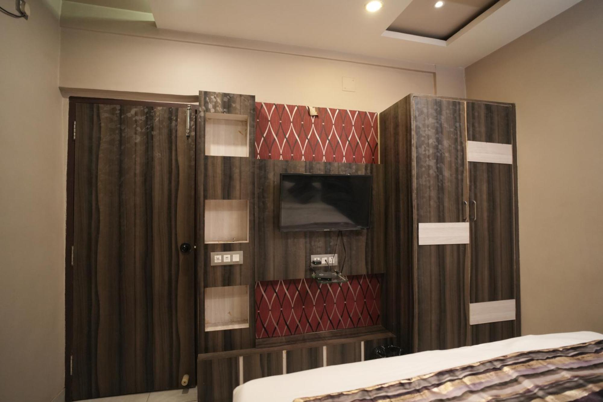 Hotel Rajkamal Near Varanasi Railway Station Exteriér fotografie