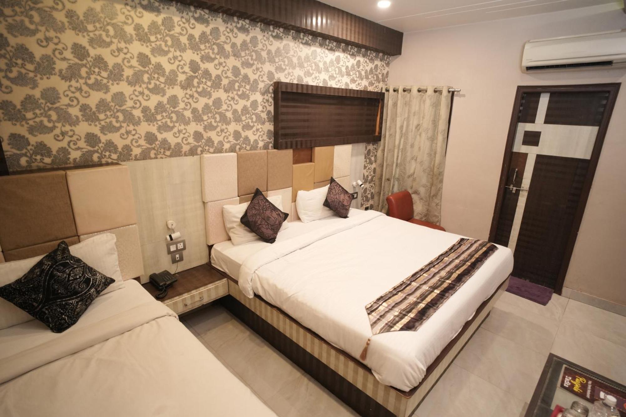 Hotel Rajkamal Near Varanasi Railway Station Exteriér fotografie