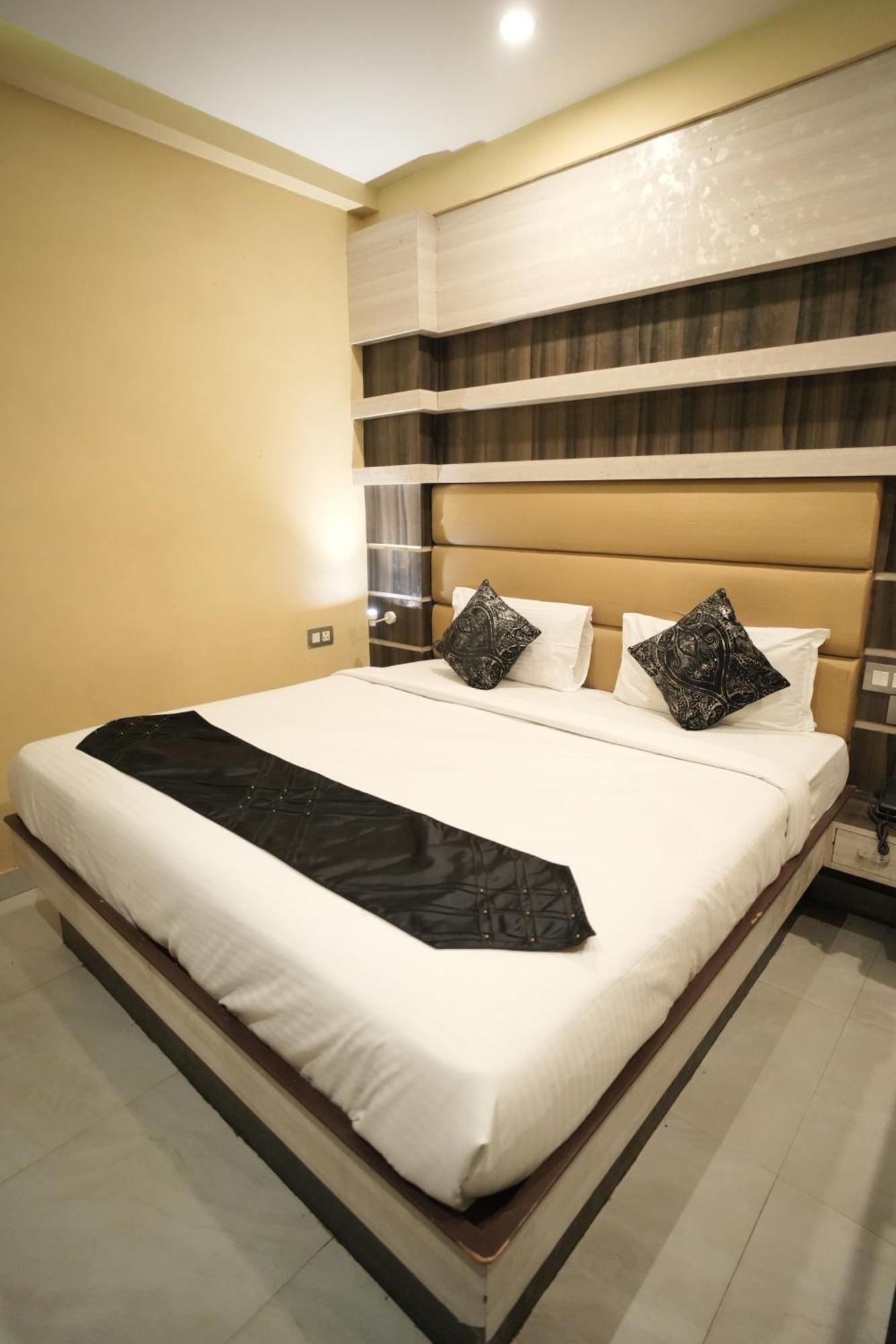 Hotel Rajkamal Near Varanasi Railway Station Exteriér fotografie