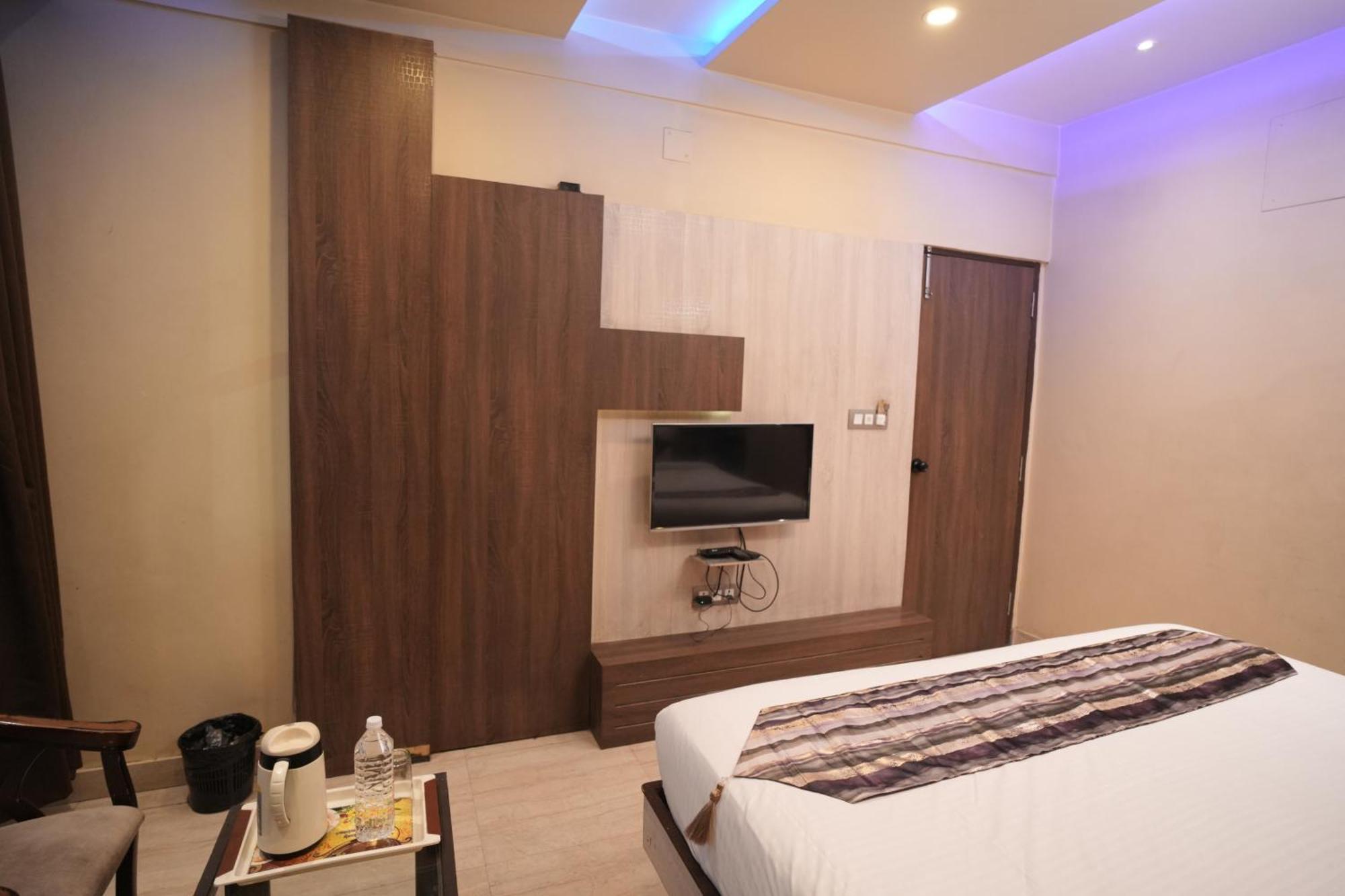 Hotel Rajkamal Near Varanasi Railway Station Exteriér fotografie