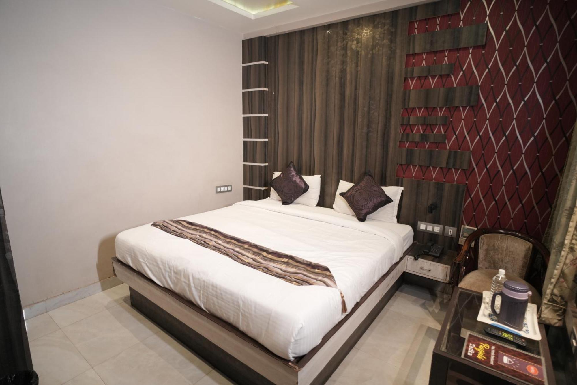 Hotel Rajkamal Near Varanasi Railway Station Exteriér fotografie