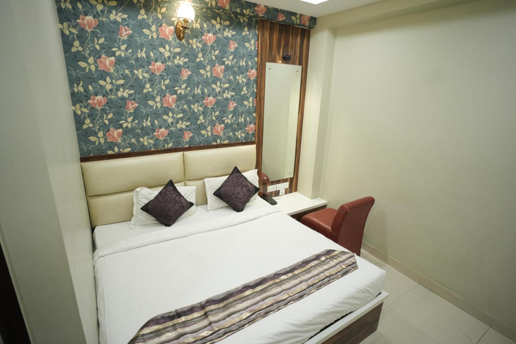 Hotel Rajkamal Near Varanasi Railway Station Exteriér fotografie