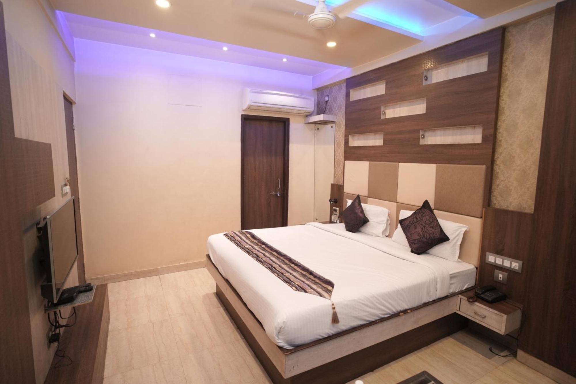 Hotel Rajkamal Near Varanasi Railway Station Exteriér fotografie
